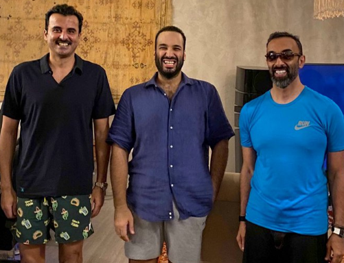 قصة صورة الأمير محمد بن سلمان وأمير قطر تميم بن حمد